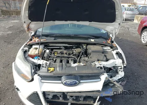 2014 Ford Focus Titanium из США, поврежденный, VIN 1FADP3J26EL187951